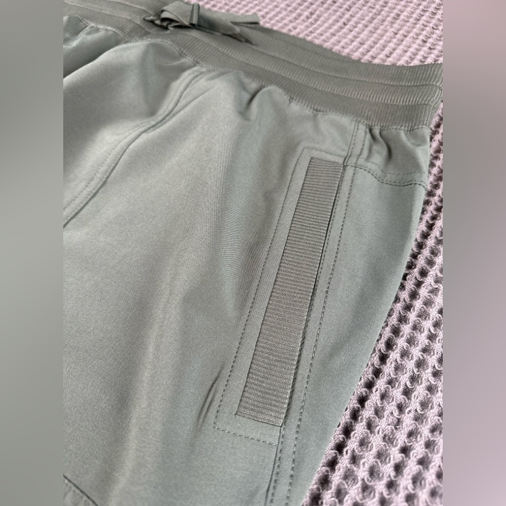 Women’s RBX sage colored capri workout pants with side ruching pockets size XL - Picture 2 of 8